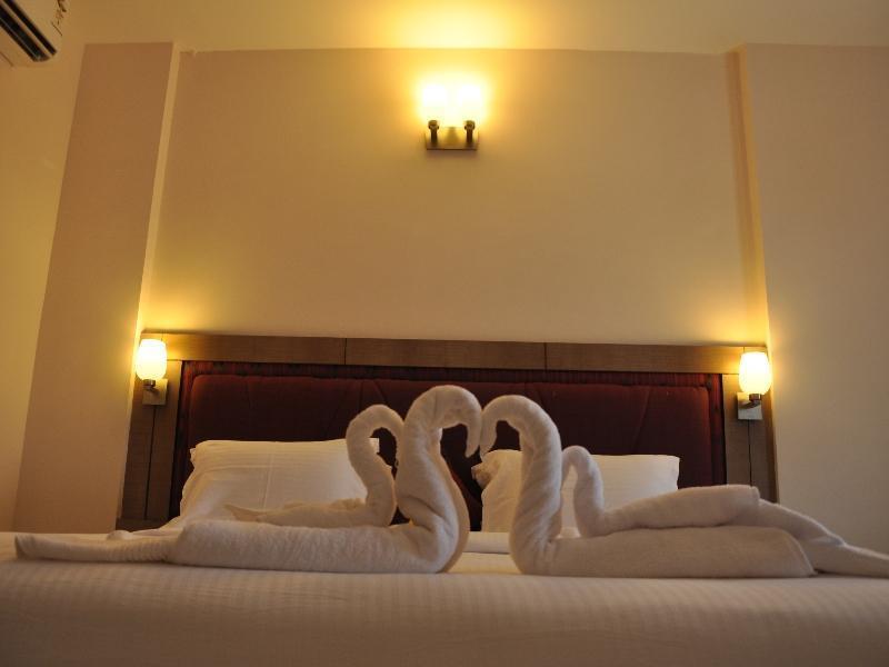 Chandra Royal Inn Веланканни Экстерьер фото